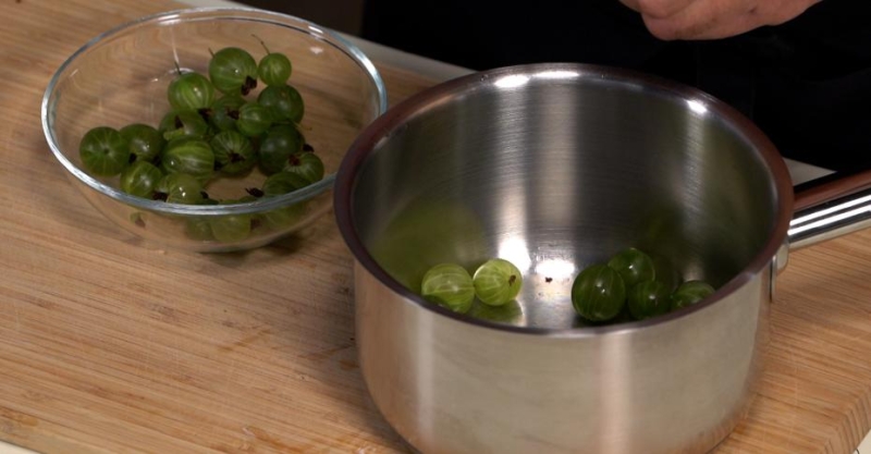 Кисель из крыжовника со свекольным соком