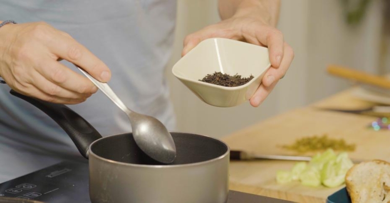 Чайный напиток с изюмом