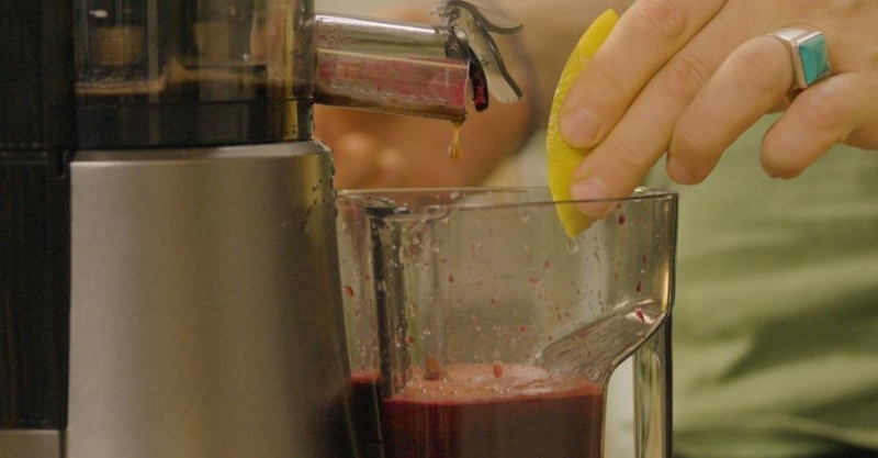 Витаминный напиток из сока овощей