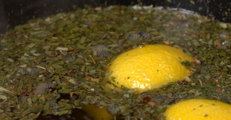 Чай с травами и лимоном